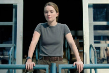 Kaitlyn Dever ako Abby
