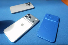 Maketa chystaného smartfónu iPhone 17 Pro Max
