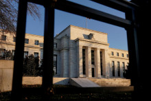 Fed naposledy rozhodoval o nastavení menovej politiky 7. mája. Svoju kľúčovú úrokovú sadzbu ponechal v pásme 4,25 percenta až 4,50 percenta, kde sa nachádza od decembra. FOTO: REUTERS