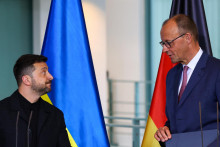Nemecký kancelár Friedrich Merz a ukrajinský prezident Volodymyr Zelenskyj. FOTO: REUTERS