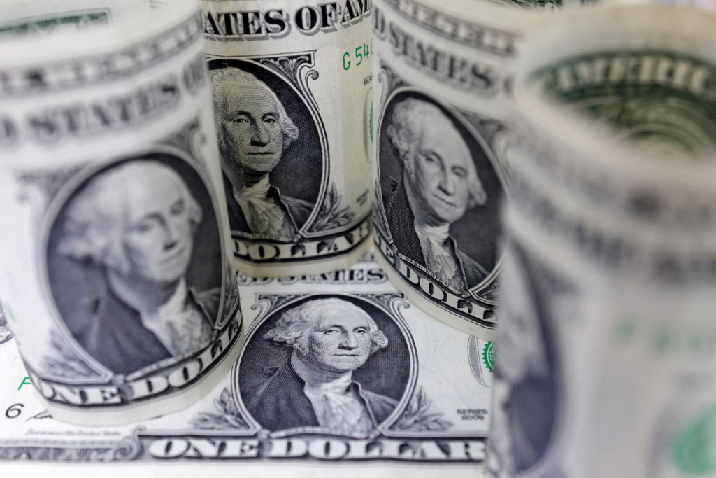 Dolárový index sledujúci hodnotu amerického platidla ku košu šiestich svetových mien okolo 17:20 SELČ odpisoval 0,5 percenta na 99,399 bodu. FOTO: REUTERS