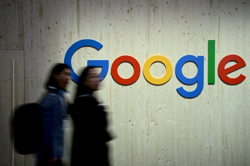 Nemecko zvažuje uloženie desaťpercentnej dane na veľké internetové platformy, ako je napríklad internetový vyhľadávač Google americkej spoločnosti Alphabet. FOTO: Reuters