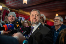 Štefan Harabin dáva vyhlásenie k výsledkom prvého kola prezidentských volieb.

FOTO: HN/Katarína Kincelová