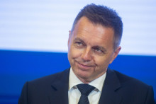 Guvernérovi Národnej banky Slovenska Petrovi Kažimírovi sa končí funkčné obdobie.

FOTO: TASR/J. Kotian