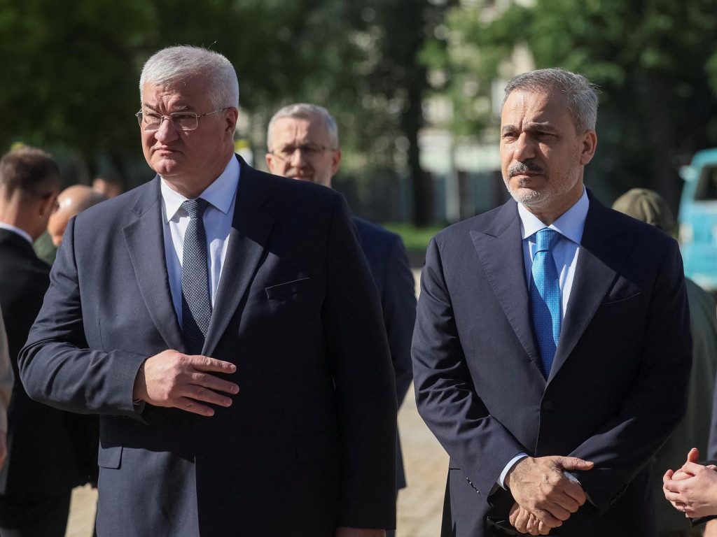 Turecký minister zahraničných vecí Hakan Fidan sa v Kyjeve stretol s ukrajinským ministrom zahraničných vecí Andrijom Sybihom. FOTO: Reuters