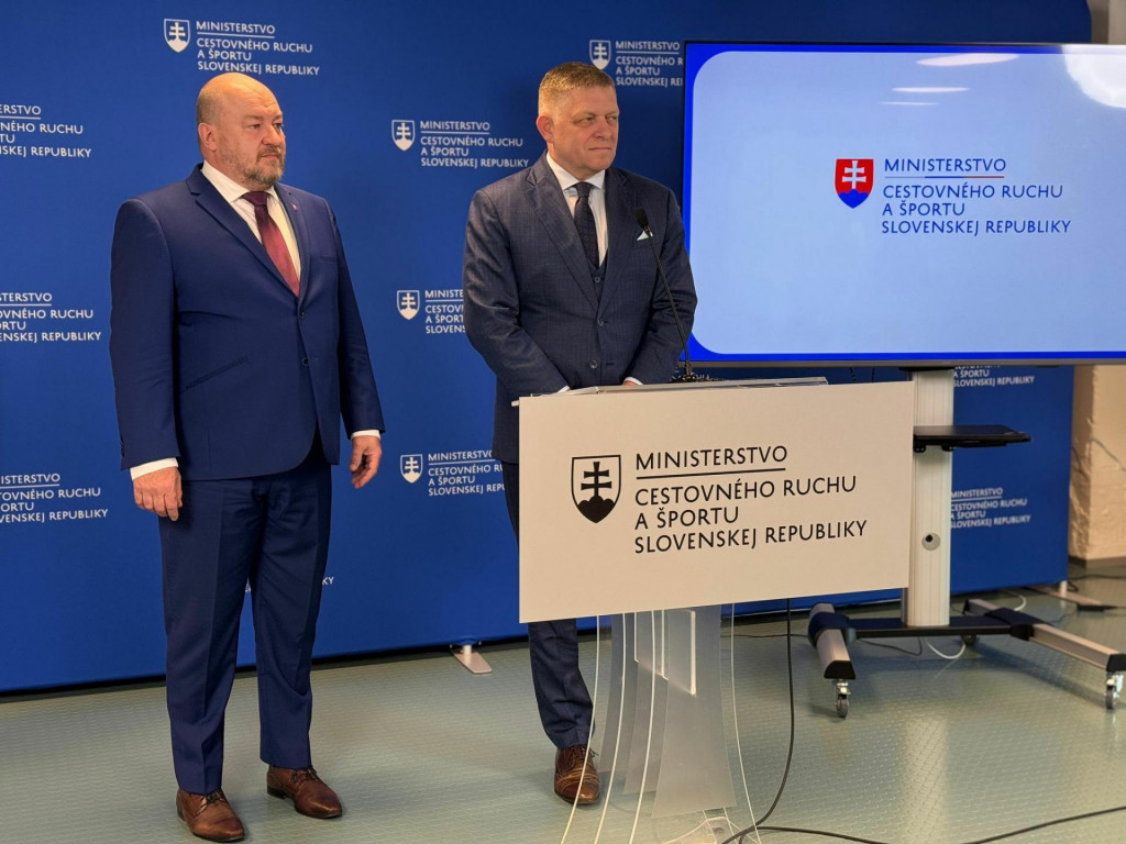 Minister cestovn&eacute;ho ruchu a &scaron;portu Rudolf Huliak a predseda vl&aacute;dy Robert Fico. FOTO: HN/Akos Cs&eacute;pl&ouml;