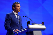 Americký minister obrany Pete Hegseth prehovoril na bezpečnostnom summite IISS Shangri-La Dialogue v Singapure. FOTO: Reuters