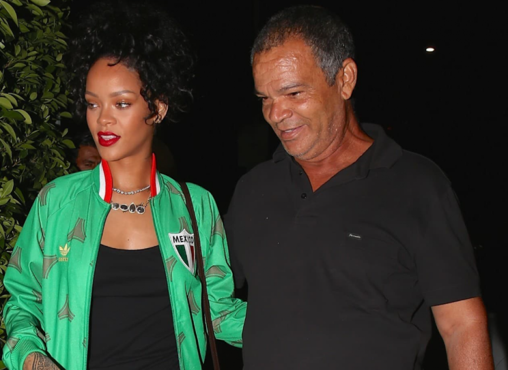 Rihanna nemala s otcom práve ideálny vzťah.