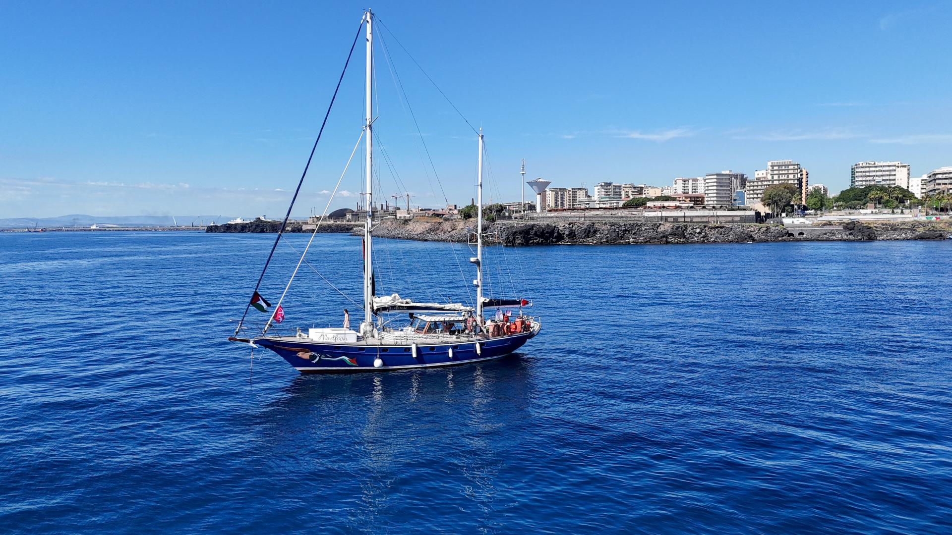 K Pásmu Gazy sa plaví loď s humanitárnou pomocou, na palube je aj Greta Thunbergová