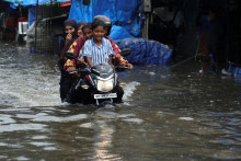 Povodne v Indii. FOTO: Reuters