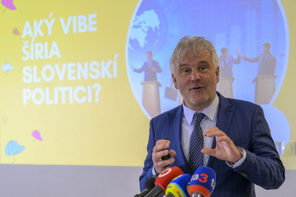 Komisár pre deti Jozef Mikloško počas tlačovej konferencie Úradu komisára pre deti (ÚKPD)v Prešove. FOTO: TASR