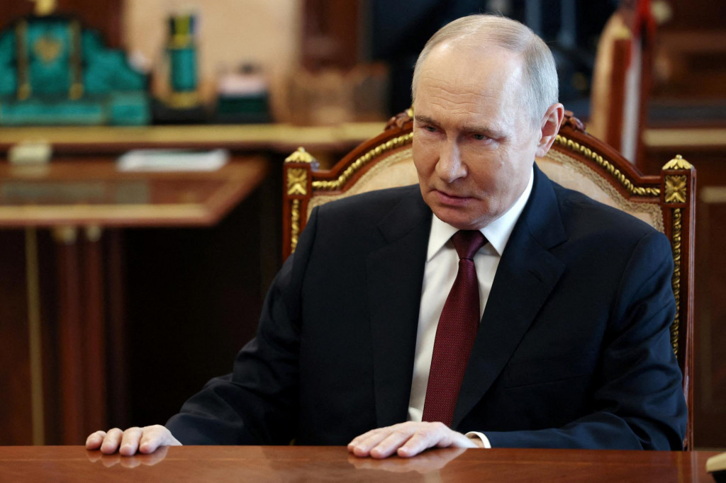 Ruský prezident Vladimir Putin systematicky chystá nové generácie verných bojovníkov budúcich vojen. FOTO: Reuters