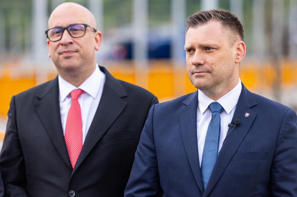 Minister dopravy a výstavby Jozef Ráž a podpredseda vlády a minister životného prostredia Tomáš Taraba. FOTO: TASR/Daniel Stehlík