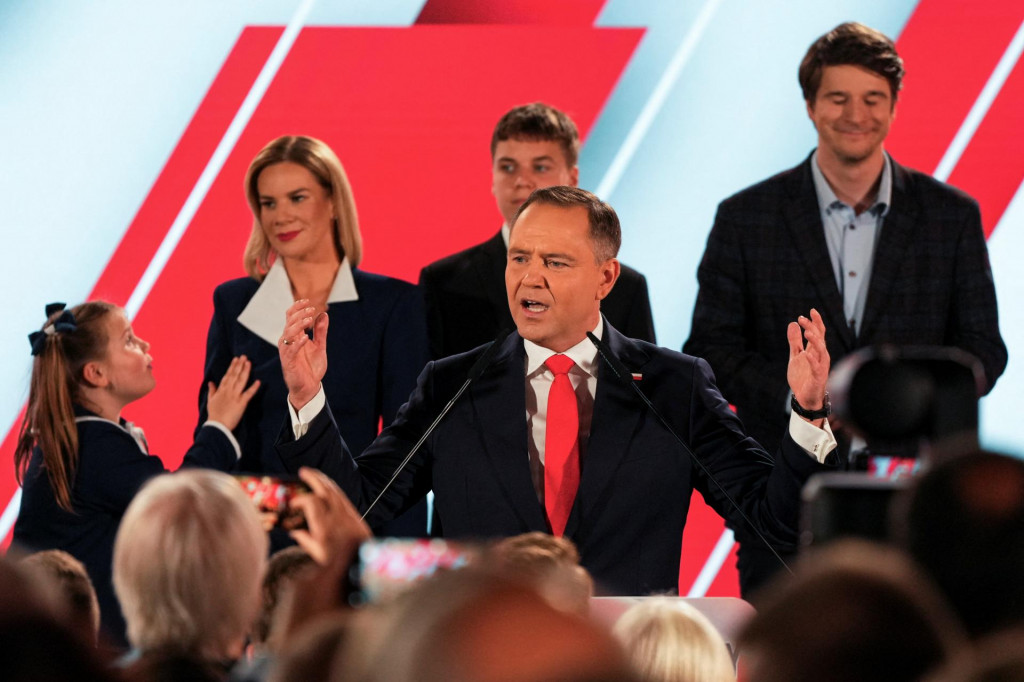 Víťazom nedeľného druhého kola prezidentských volieb v Poľsku sa stal Karol Nawrocki s podporou PiS. FOTO: REUTERS/A. Szmigiel