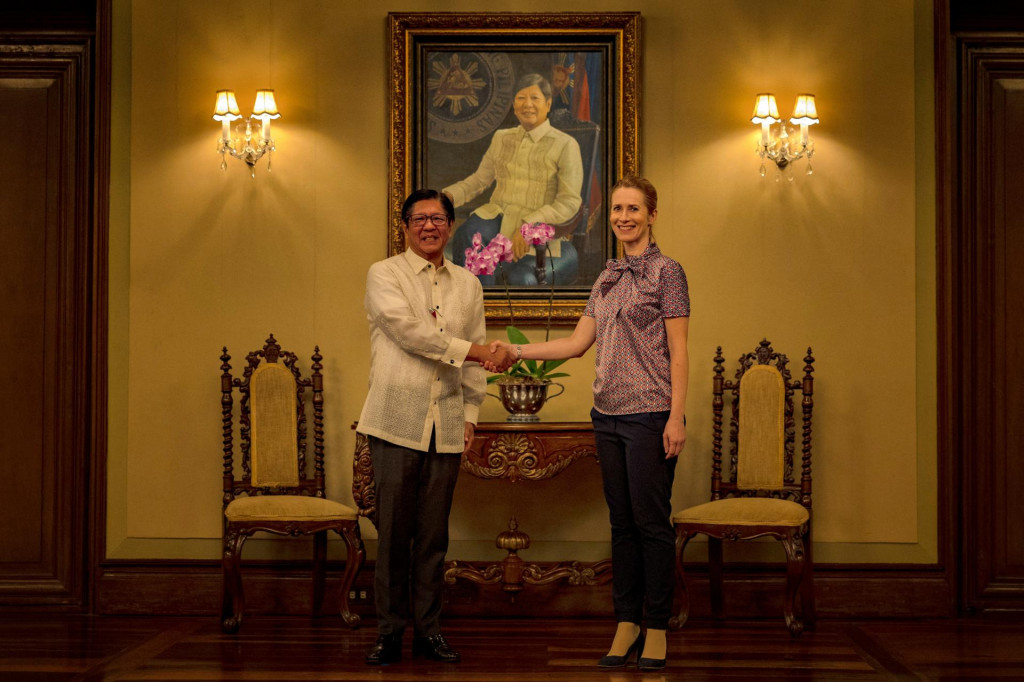 Filipínsky prezident Ferdinand Marcos Jr. a šéfka diplomacie EÚ Kaja Kallasová. FOTO: Reuters
