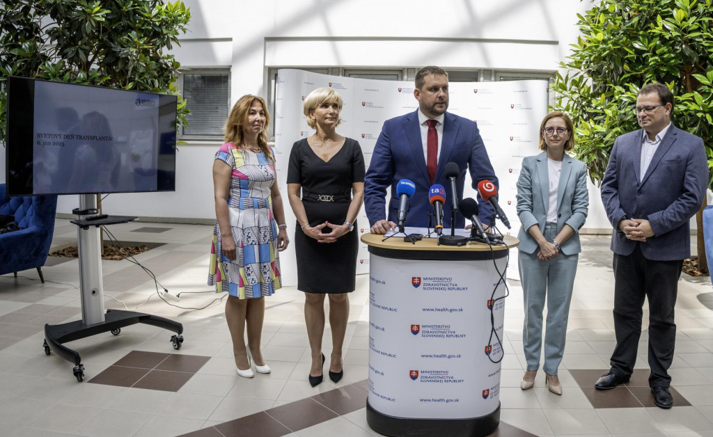 Tlačová konferencia na tému ”Predstavenie nového vzdelávacieho programu pre stredné školy o darcovstve a transplantáciách orgánov” 2. júna 2025 v Bratislave.