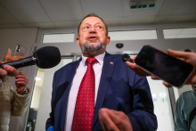 Exminister spravodlivosti Štefan Harabin prichádza na vyhlásenie rozsudku pre prečin hanobenia národa, rasy a presvedčenia a prečin schvaľovania trestného činu na Špecializovaný trestný súd.

FOTO: TASR/J. Novák