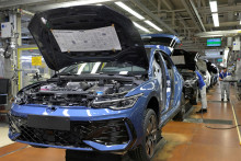 Plán nemeckého automobilového giganta Volkswagen zrušiť 35-tisíc pracovných miest v Nemecku do roku 2030 napreduje. FOTO: Reuters