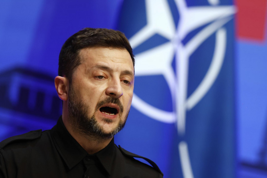 Ukrajinský prezident Volodymyr Zelenskyj počas tlačovej konferencie na záver summitu lídrov Bukureštskej deviatky v litovskom Vilniuse 2. júna 2025. FOTO TASR/AP