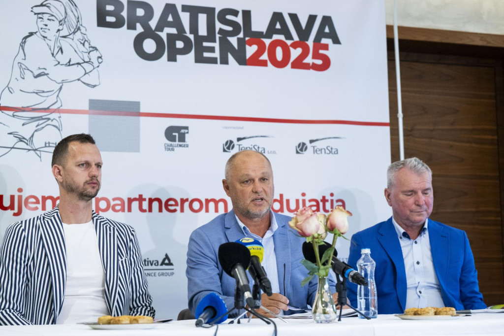 Medzi hlavné postavy organizačného tímu turnaja Bratislava Open patria (zľava) Filip Polášek, Marián Vajda a Branislav Stankovič. FOTO: TASR/J. Kotian