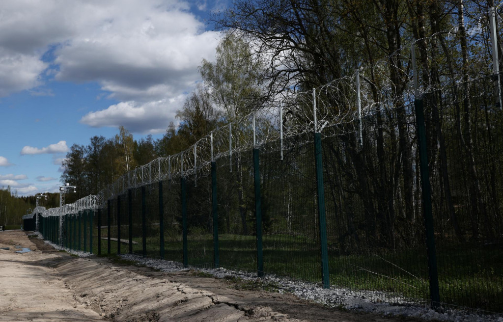 Bariérový plot na fínsko-ruskej hranici v Nuijamaa vo Fínsku. FOTO: Reuters