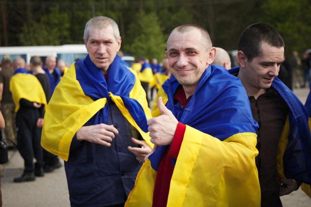 Ukrajinskí vojnoví zajatci (23. mája 2025). FOTO: Reuters/Ukrajinský prezident Volodymyr Zelenskij