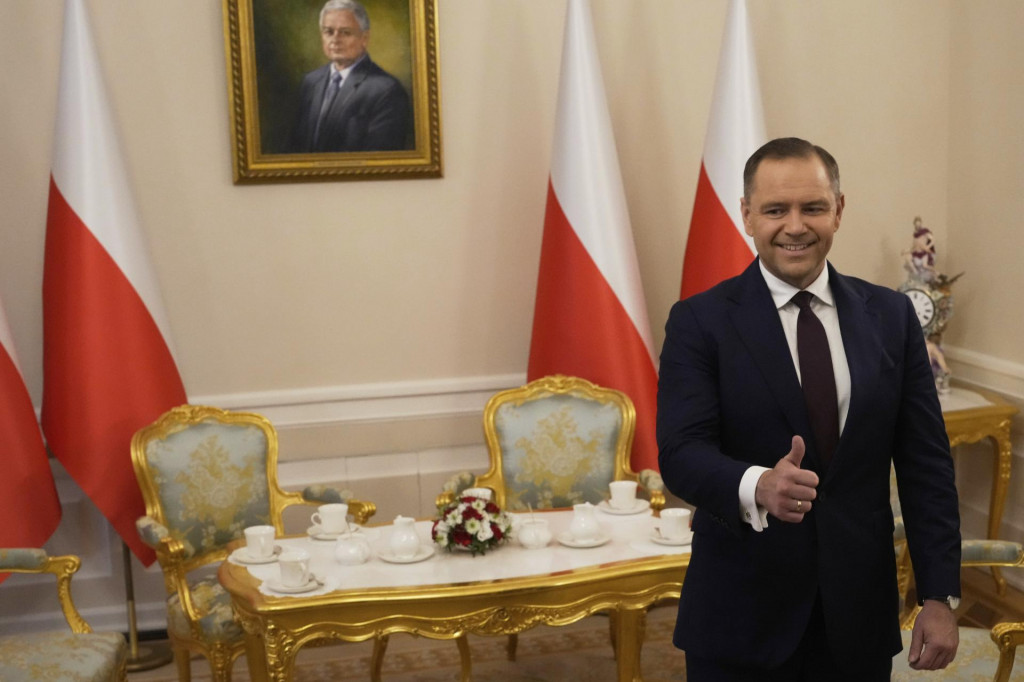 Novozvolený poľský prezident Karol Nawrocki gestikuluje v Prezidentskom paláci vo Varšave. FOTO: TASR/AP