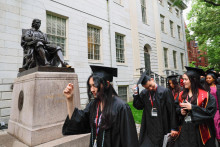 Harvard je považovaný za jednu z najbohatších univerzít na svete s majetkom v odhadovanej hodnote 53 miliárd dolárov. Trump ju však označuje za „antisemitskú, krajne ľavicovú inštitúciu“. FOTO: REUTERS