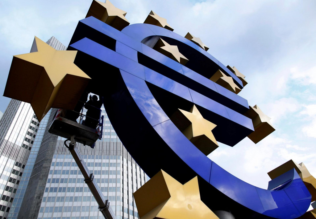Pred sídlom Európskej centrálnej banky vo Frankfurte čoskoro pribudne bulharská vlajka. FOTO: Reuters
