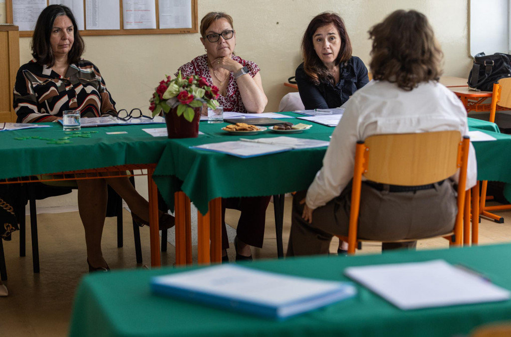 Odborná komisia počas ústnych maturitných skúšok na Obchodnej akadémii Veľká okružná v Žiline. FOTO: TASR/Daniel Stehlík