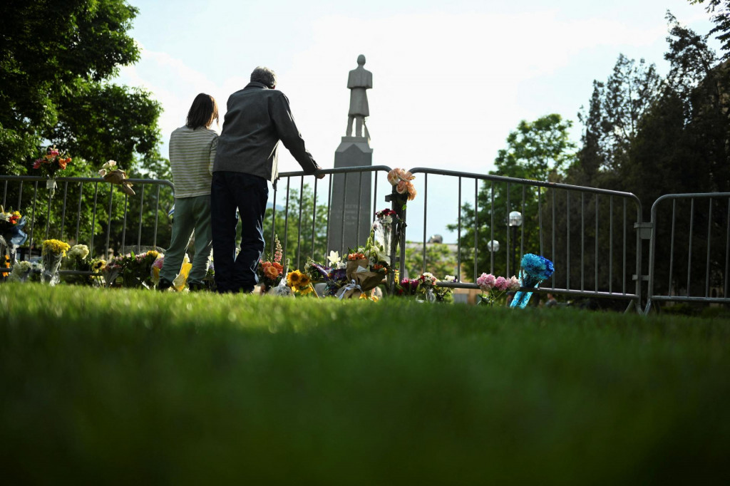 Sulajmán hodil do skupiny približne 20 účastníkov nedeľňajšieho zhromaždenia dve zápalné fľaše, takzvané Molotovove koktaily, striekal na nich benzín a kričal „Slobodu Palestíne“. FOTO: REUTERS