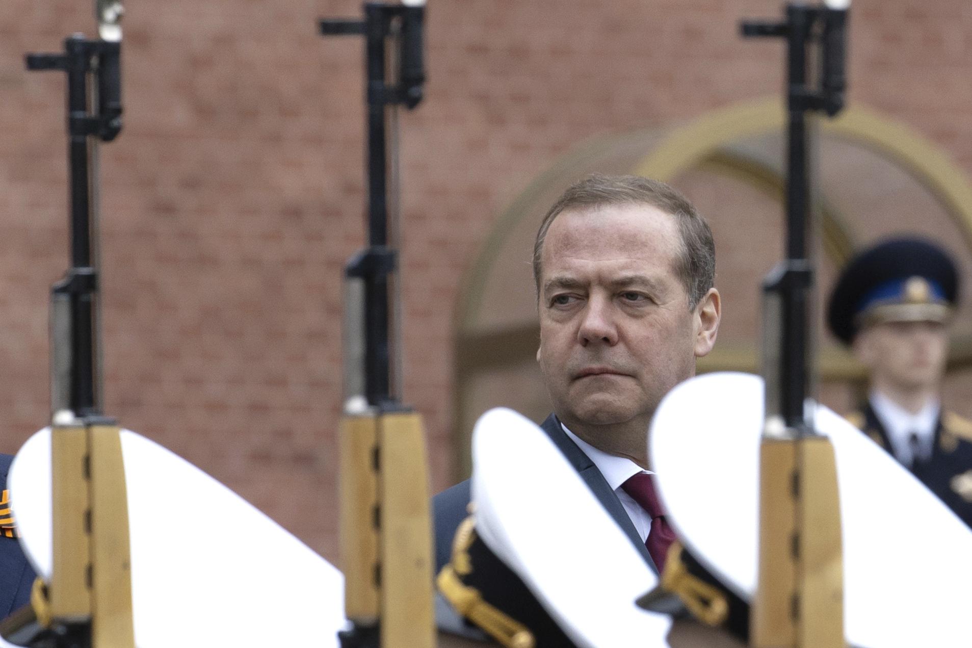 Rusko reaguje na spor Trumpa a Muska vtipmi. Medvedev im ponúka sprostredkovanie dohody