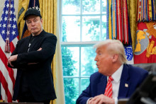 Prezident Donald Trump a Elon Musk boli kedysi veľkí priatelia, no slovná prestrelka medzi nimi naznačuje, že priateľstvu je koniec. FOTO: REUTERS