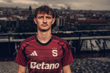 Mladý slovenský stredopoliar Dominik Hollý sa stal najnovšou posilou pražskej Sparty. FOTO: AC Sparta Praha