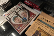 Titulná strana novín s americkým prezidentom Donaldom Trumpom a Elonom Muskom. FOTO: Reuters