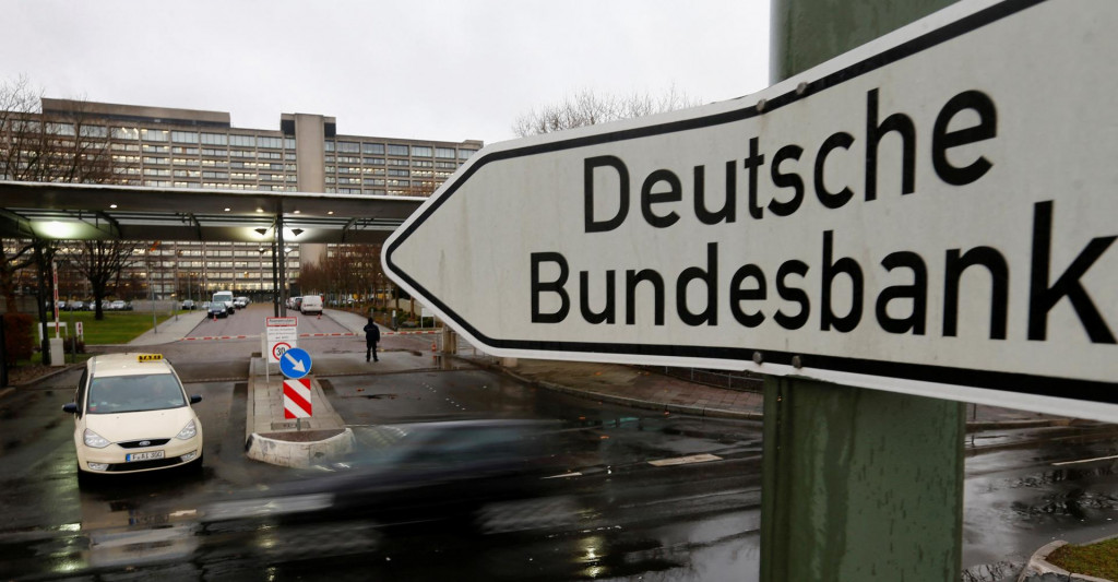 Pred ústredím nemeckej federálnej banky Deutsche Bundesbank. FOTO: REUTERS