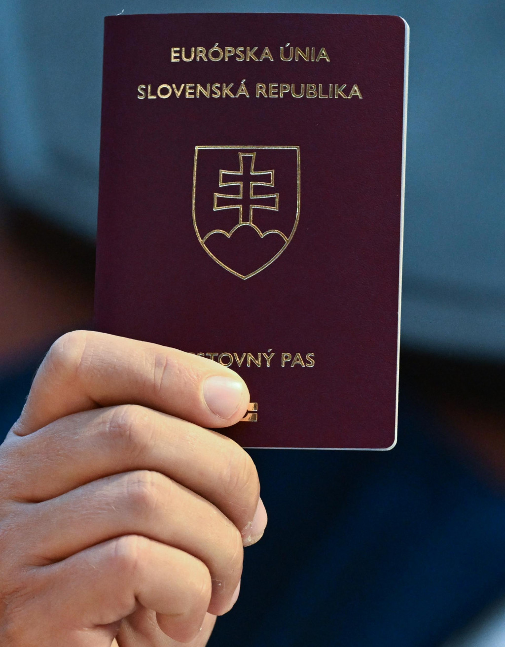 Cestovný pas, ktorý predstavili predstavitelia ministerstva vnútra počas tlačovej konferencie v Bratislave v piatok 20. septembra 2024. FOTO: TASR/Martin Baumann