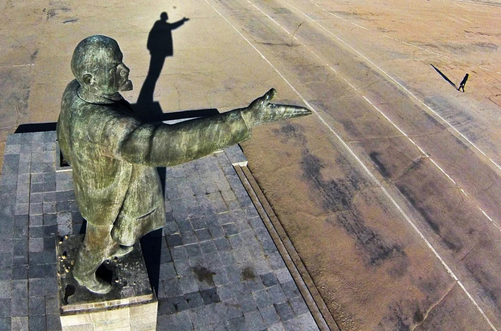 Ilustračná fotografia. Socha vodcu boľševickej revolúcie a zakladateľa Sovietskeho zväzu Vladimira Iljiča Lenina. FOTO: TASR/AP