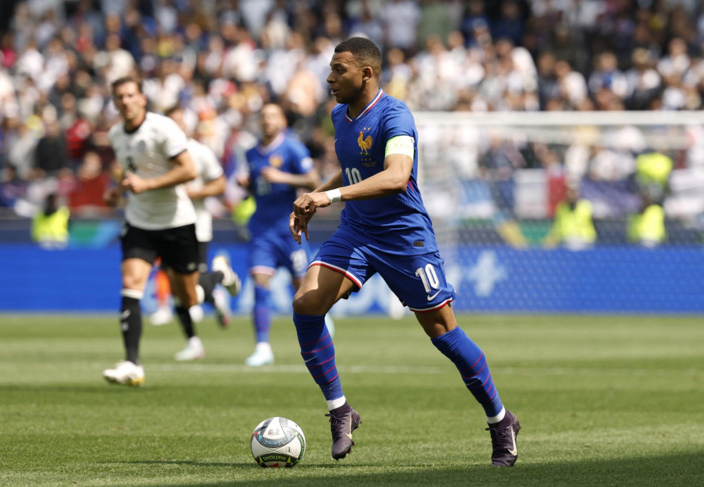 Útočník Kylian Mbappé gólom a asistenciou zariadil víťazstvo Francúzska. FOTO: Reuters