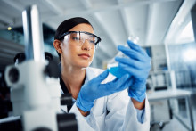 Veľkokapacitné laboratórium robí denne 18 000 vyšetrení.