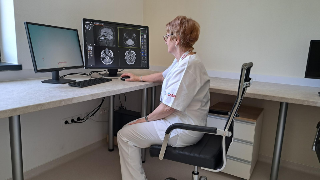 Na snímke Primárka rádiodiagnostického oddelenia nemocnice v Levoči Elena Loumová. FOTO: TASR/Adriána Hudecová