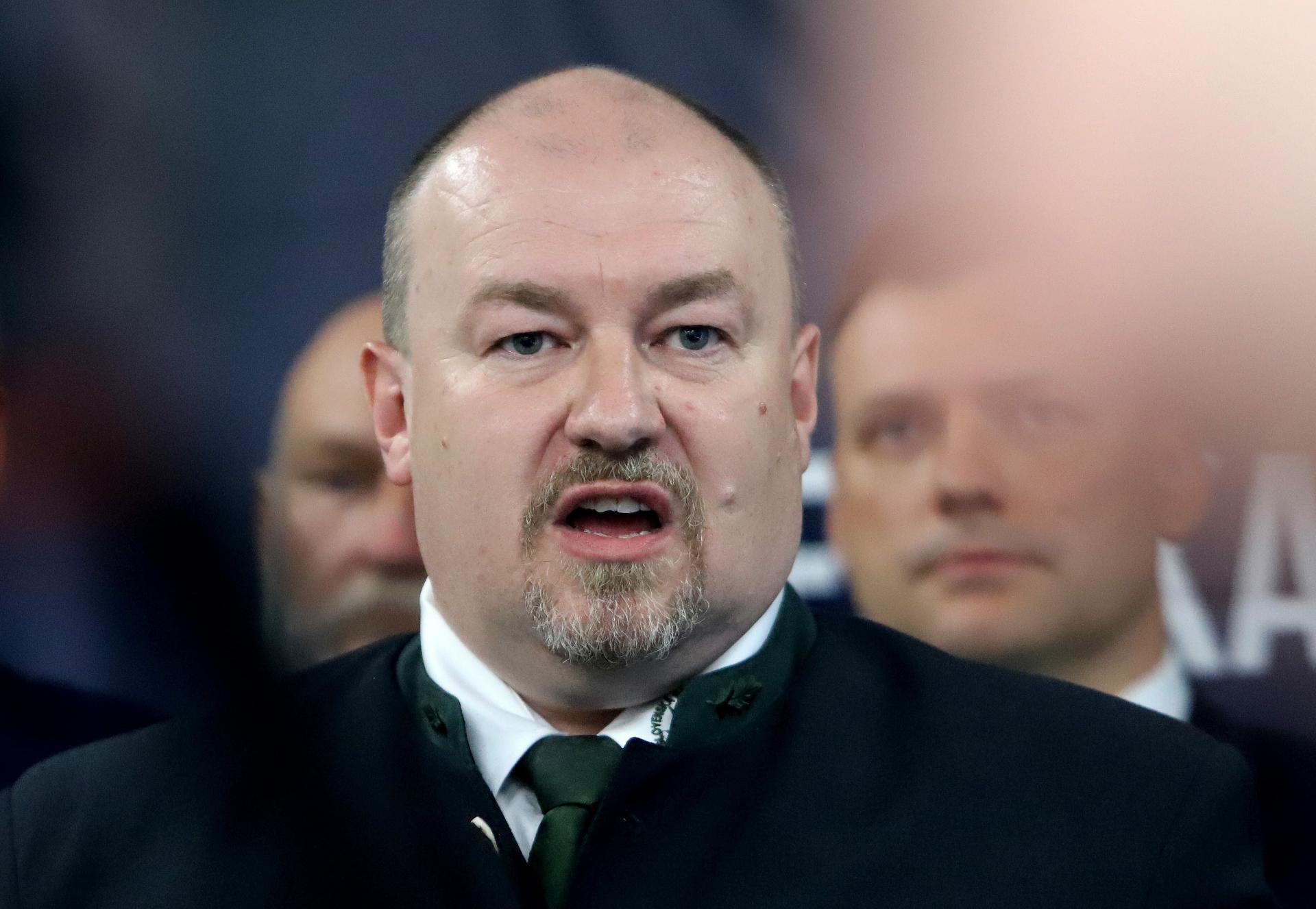 Huliak porušil zákon a hrozí mu pokuta, tvrdia právnici. Rezort financií sa kompetencií zbavuje