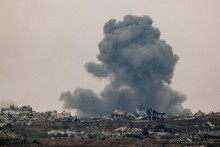 Organizácia dodala, že sanitkám bol zablokovaný vstup do Starého mesta, čo bránilo práci zdravotníckych tímov. FOTO: REUTERS