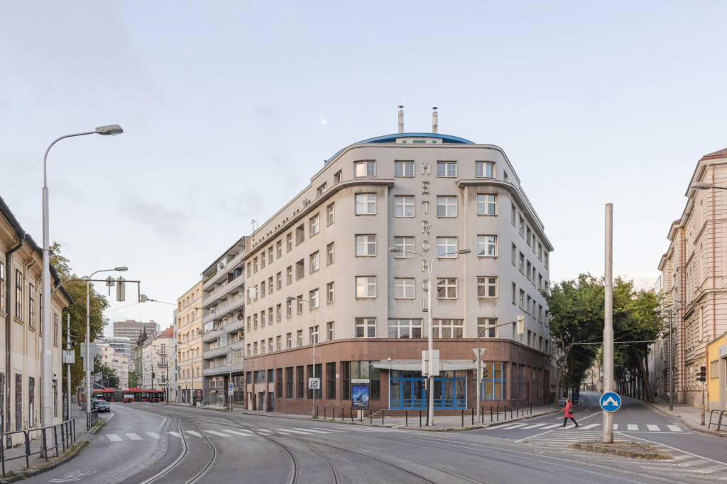 Modernistická budova Metropolu z konca 20. storočia podľa architekta Juraja Tvarožku kedysi slúžila ako kultúrne a spoločenské centrum mesta.

FOTO: Lenka Némethová