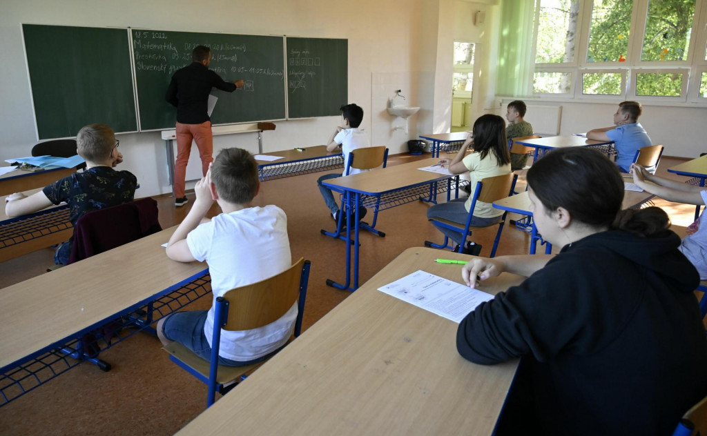 Piataci počas celoslovenského testovania žiakov 5. ročníka na Cirkevnej základnej škole v Trebišove.