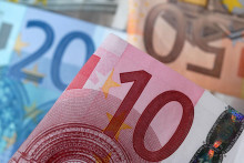 Euro si udržiava v globálnom finančnom systéme dlhodobo stabilnú pozíciu. FOTO: REUTERS