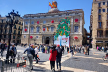 Barcelona každý rok priláka milióny turistov. Mnohí z nich prichádzajú na sviatok kníh a ruží San Jordi, ktorý sa koná 23. apríla. FOTO: HN/Pavel Novotný