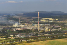Letecký pohľad na areál firmy Bukóza Holding v Hencovciach pri Vranove nad Topľou.

FOTO: TASR/M. Kapusta