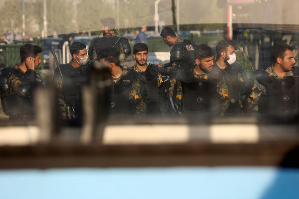 Polícia v Teheráne. FOTO: Reuters