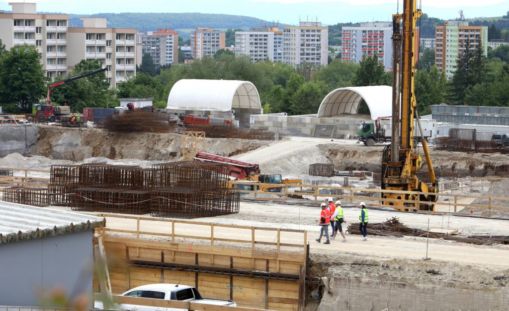 Aktuálny stav výstavby nemocnice s poliklinikou F.D. Roosevelta z prostriedkov Plánu obnovy a odolnosti v Banskej Bystrici. FOTO: TASR/Ján Krošlák